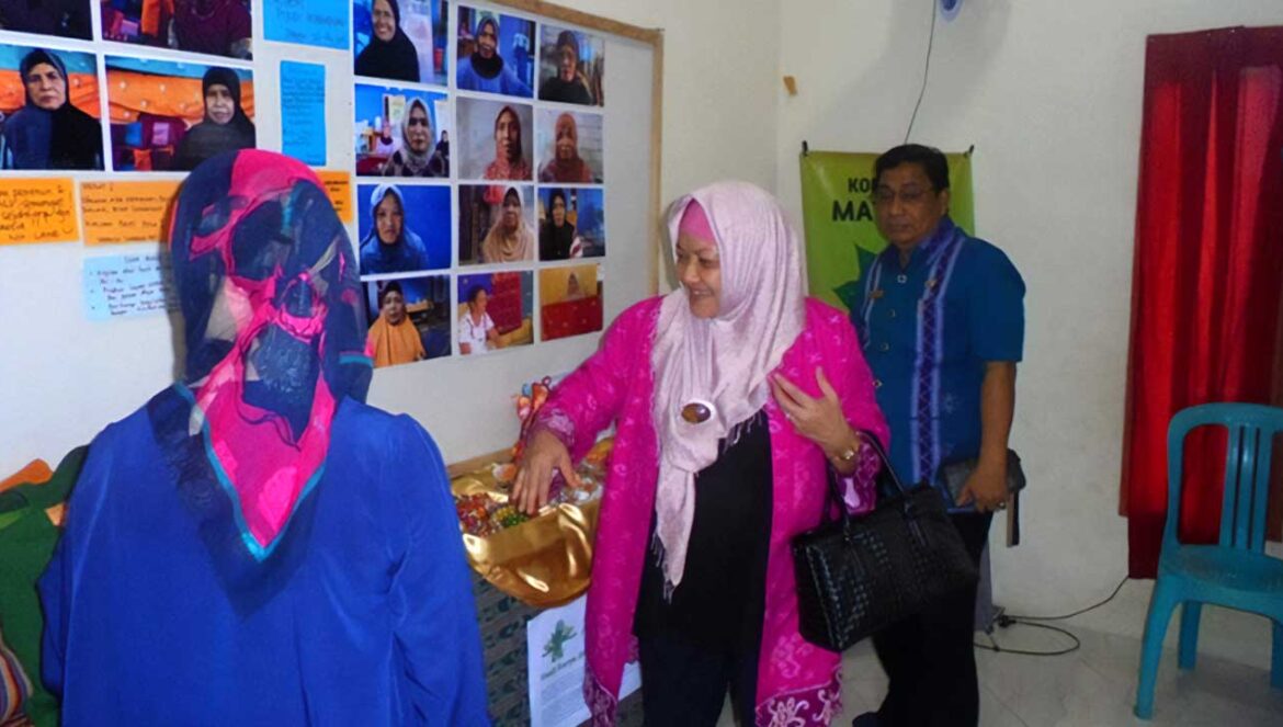 Dirjen IKM kunjungi pameran produk tenun