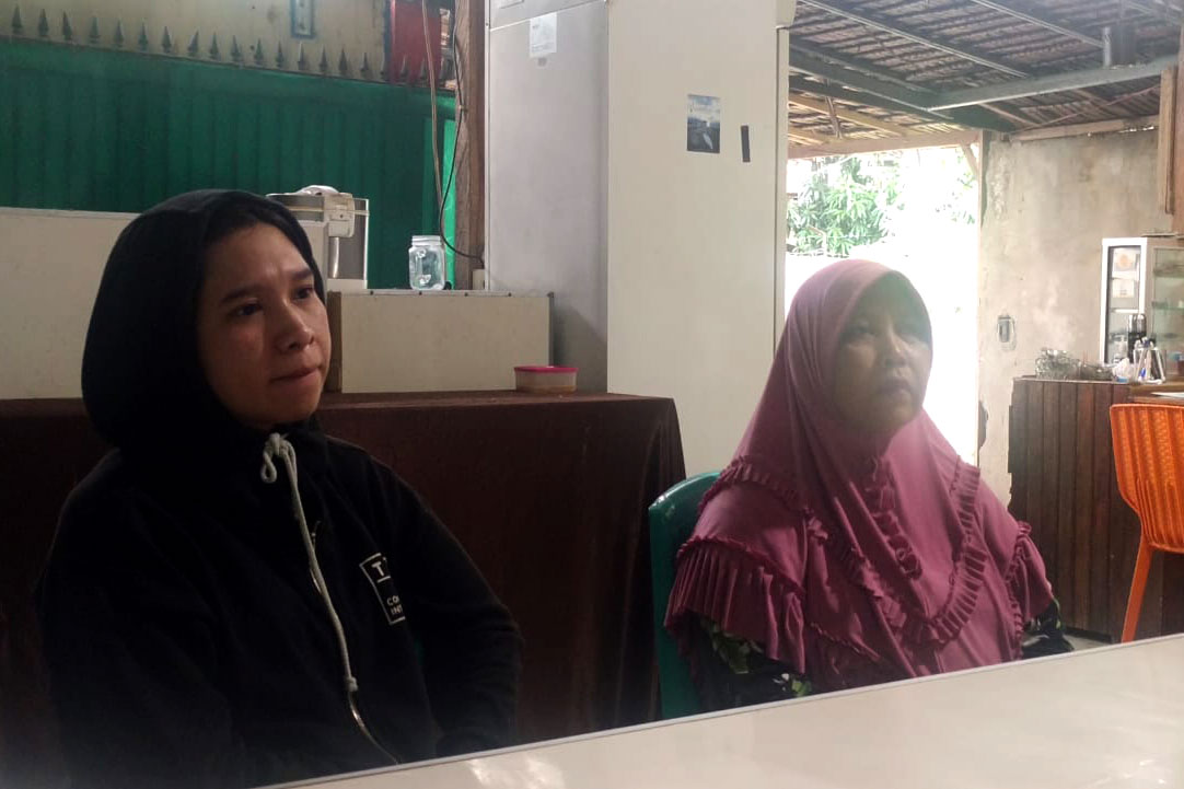 Keluarga Erfaldi saat menyampaikan aduan ke SKP-HAM atas kasus kematian Erfaldi yang tertembak polisi saat melakukan aksi demonstrasi.