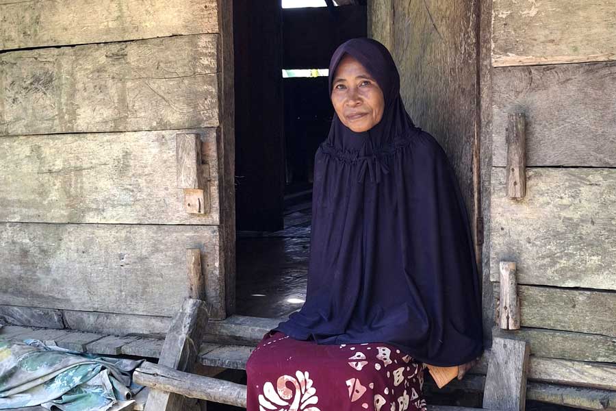 Masaria, salah seorang korban Konflik Poso. Ayahnya sampai saat ini belum ditemukan setelah diculik ketika melaksanakan sholat berjamaah di mesjid Desa Toyado.