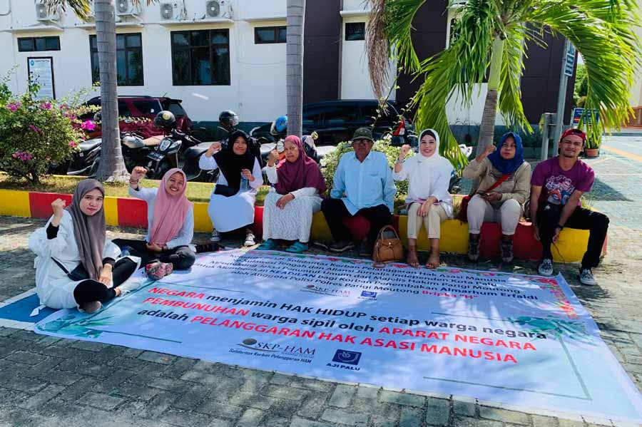 Bantuan dan dukungan diberikan SKP-HAM Sulawesi Tengah kepada keluarga Erfaldi, korban penembakan oleh anggota polisi saat perkaranya disidangkan di Pengadilan Negeri Parigi Moutong.