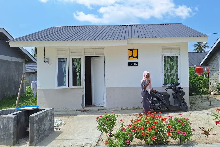 Hunian tetap yang telah dihuni oleh warga terdampak bencana. Hunian tetap yang dibangun oleh Kementerian PUPR menggunakan jenis rumah instan sederhana sehat atau RISHA yang diklaim sebagai jenis rumah tahan gempa.