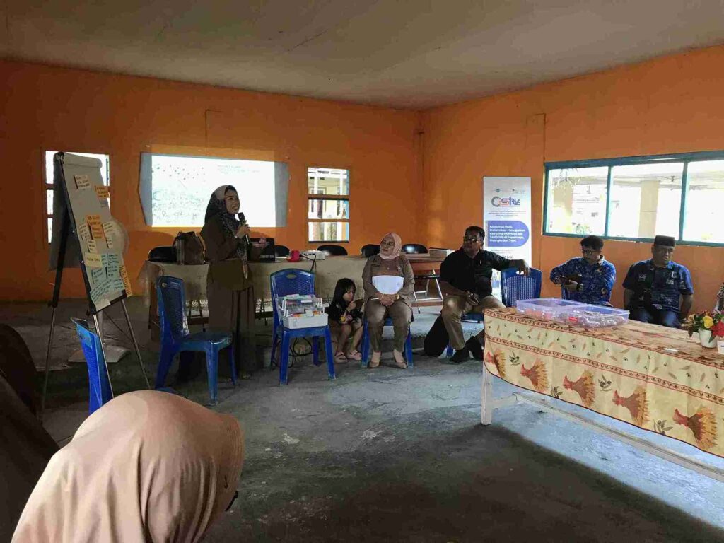 Rapat koordinasi dihadiri oleh berbagai tokoh masyarakat, termasuk ketua RT dan RW dari wilayah Moengko.